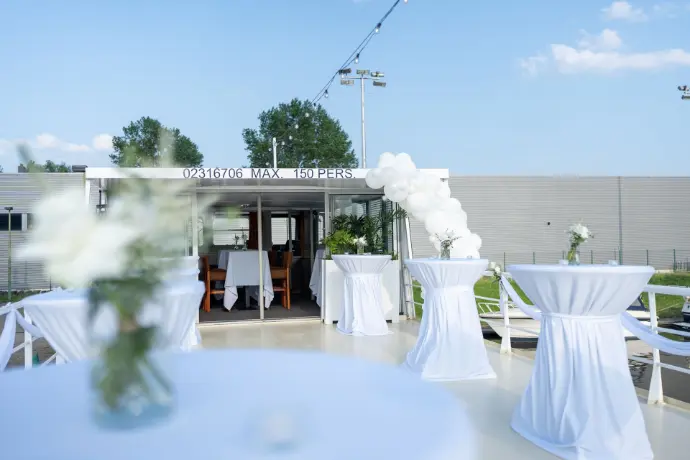 decoration soiree blanche sur bateau